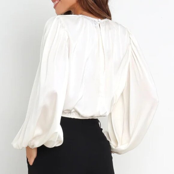 New Petal & Pup Creamy White Cropped  Bishop Long Sleeve Betty Top, size 2 - Picture 2 of 8